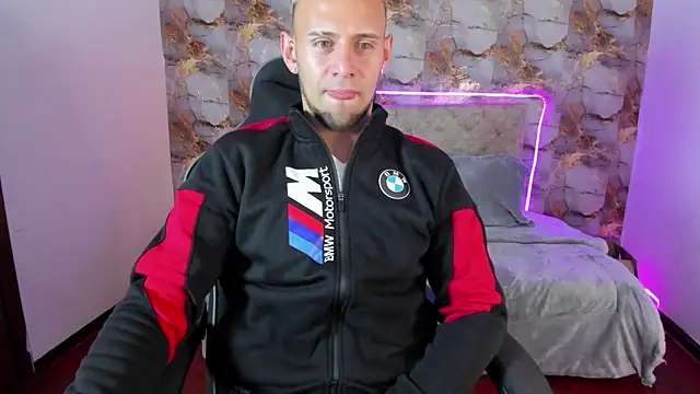 Snapshot of Damon_Bakert chatting on 06-18-26, 03:28 Damon Bakert online show from 06-18-26, 03:28