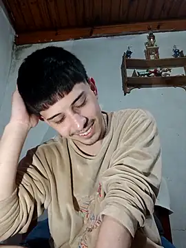 Snapshot of Elvergonn2105 chatting on 10-31-25, 04:31 Elvergonn2105 online show from 10-31-25, 04:31