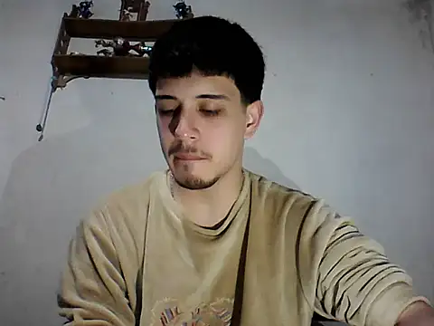 Snapshot of Elvergonn2105 chatting on 09-26-25, 04:30 Elvergonn2105 online show from 09-26-25, 04:30