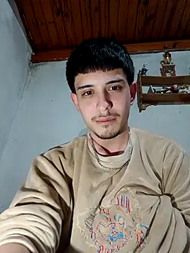 Snapshot of Elvergonn2105 chatting on 10-14-25, 04:46 Elvergonn2105 online show from 10-14-25, 04:46