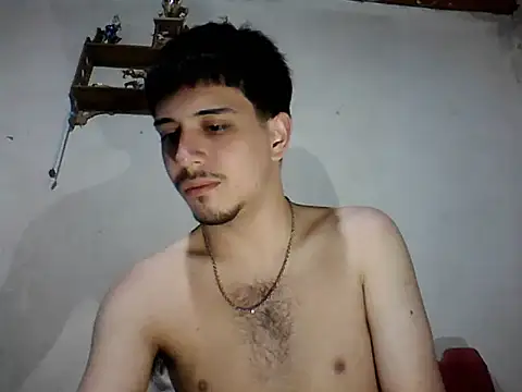 Snapshot of Elvergonn2105 chatting on 09-27-25, 04:18 Elvergonn2105 online show from 09-27-25, 04:18