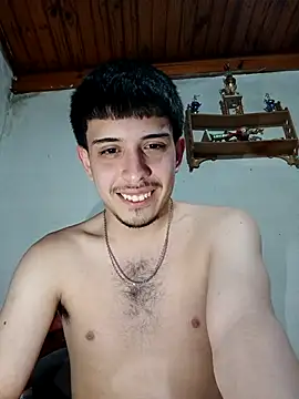 Snapshot of Elvergonn2105 chatting on 10-18-25, 04:58 Elvergonn2105 online show from 10-18-25, 04:58