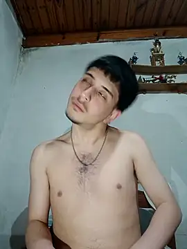 Snapshot of Elvergonn2105 chatting on 10-17-25, 04:38 Elvergonn2105 online show from 10-17-25, 04:38