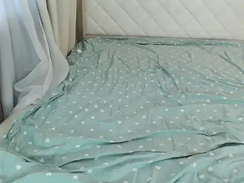 pretybella1 online show from 10-15-25, 10:07