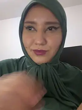 hannahayat online show from 10-24-25, 02:43