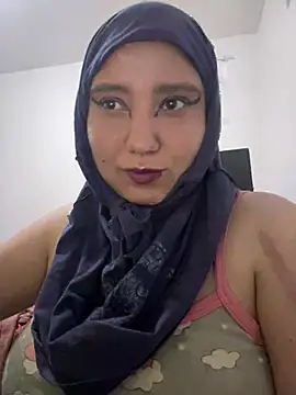 Snapshot of hannahayat chatting on 04-27-26, 11:14 hannahayat online show from 04-27-26, 11:14