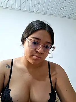Snapshot of -VICKKY chatting on 06-06-26, 02:44 -VICKKY online show from 06-06-26, 02:44