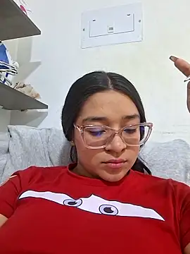 -VICKKY online show from 04-15-26, 07:58