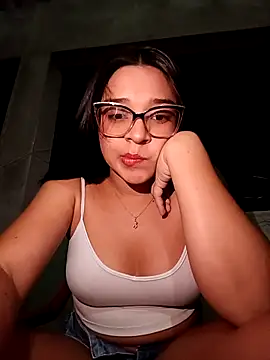 -VICKKY online show from 10-21-25, 01:49