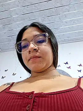 Snapshot of -VICKKY chatting on 06-23-26, 02:04 -VICKKY online show from 06-23-26, 02:04