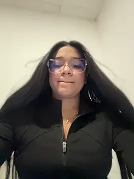 Snapshot of -VICKKY chatting on 06-11-26, 01:27 -VICKKY online show from 06-11-26, 01:27