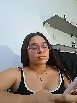 Snapshot of -VICKKY chatting on 06-11-26, 07:22 -VICKKY online show from 06-11-26, 07:22