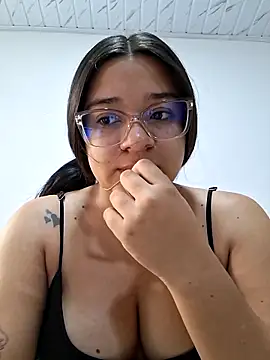 Snapshot of -VICKKY chatting on 06-16-26, 01:44 -VICKKY online show from 06-16-26, 01:44