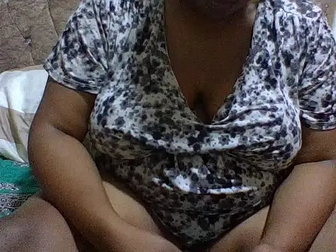 zoey10 online show from 11-23-25, 05:17