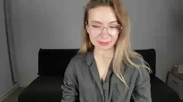 Mia Tasty online show from 12-21-25, 02:30