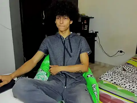 Snapshot of cardrey05 chatting on 10-10-25, 05:58 cardrey05 online show from 10-10-25, 05:58