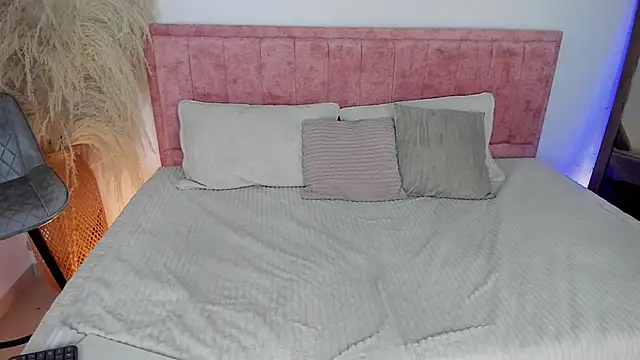 Sofiawilson  online show from 11-12-25, 02:32