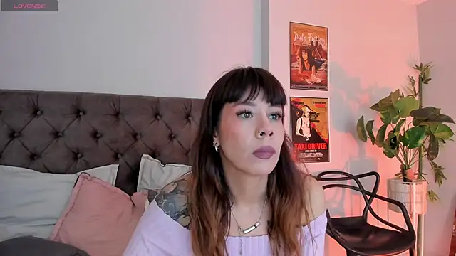 Snapshot of iriiina_veneno chatting on 02-24-25, 10:36 iriiina veneno online show from 02-24-25, 10:36