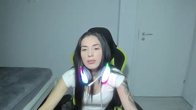 Emmapmg online show from 12-15-25, 06:36