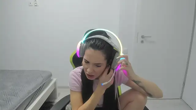 Emmapmg online show from 12-16-25, 09:46