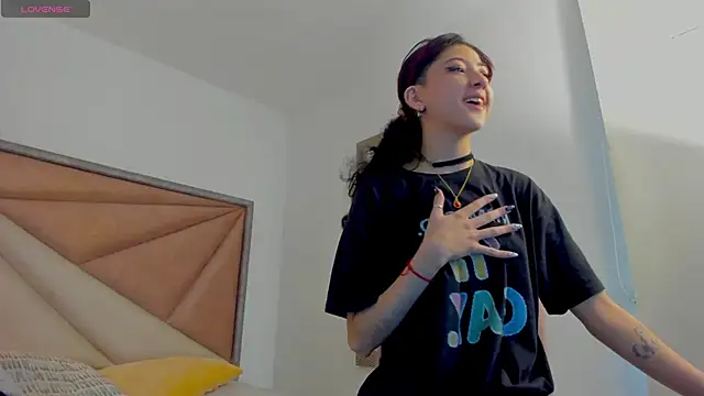 Snapshot of BonnieCute_ chatting on 02-21-26, 07:16 BonnieCute online show from 02-21-26, 07:16