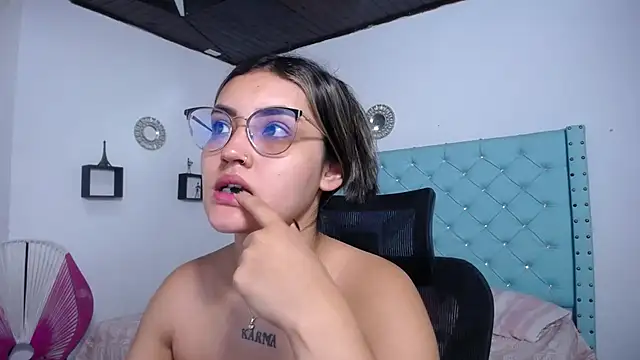 Snapshot of antonella_sweetlittle chatting on 04-21-26, 10:55 antonella sweetlittle online show from 04-21-26, 10:55