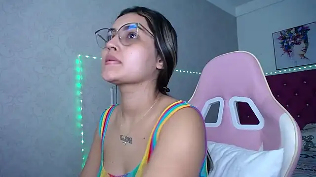 Snapshot of antonella_sweetlittle chatting on 05-12-26, 12:55 antonella sweetlittle online show from 05-12-26, 12:55