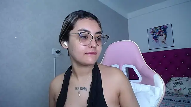 Snapshot of antonella_sweetlittle chatting on 05-16-26, 12:48 antonella sweetlittle online show from 05-16-26, 12:48