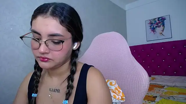 Snapshot of antonella_sweetlittle chatting on 05-31-26, 06:09 antonella sweetlittle online show from 05-31-26, 06:09