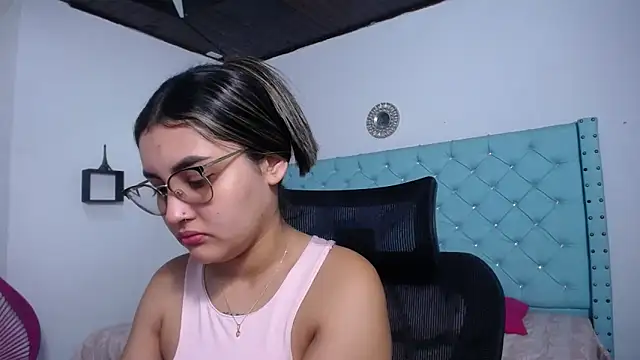 Snapshot of antonella_sweetlittle chatting on 04-23-26, 12:11 antonella sweetlittle online show from 04-23-26, 12:11