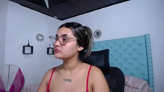 Snapshot of antonella_sweetlittle chatting on 04-19-26, 11:55 antonella sweetlittle online show from 04-19-26, 11:55