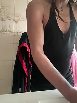 Snapshot of LadyVenere chatting on 02-16-25, 02:21 LadyVenere online show from 02-16-25, 02:21