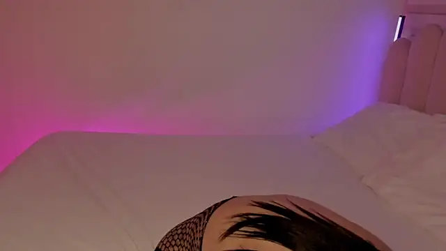 Snapshot of Cataleyasweet_19 chatting on 10-17-25, 08:43 Cataleyasweet 19 online show from 10-17-25, 08:43