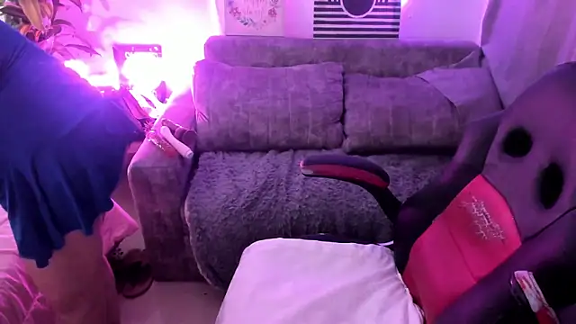 anyclark  online show from 12-14-25, 04:40