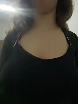 Snapshot of farah-36 chatting on 12-27-24, 02:47 farah-36 online show from 12-27-24, 02:47
