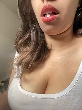 Snapshot of farah-36 chatting on 12-20-24, 03:31 farah-36 online show from 12-20-24, 03:31