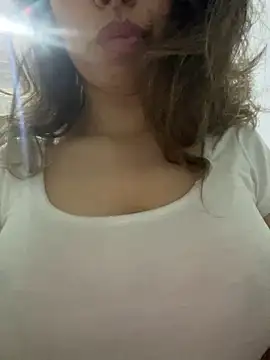 Snapshot of farah-36 chatting on 12-25-24, 01:10 farah-36 online show from 12-25-24, 01:10