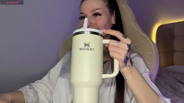 Snapshot of MarlynRobertsen chatting on 10-25-25, 11:20 MarlynRobertsen online show from 10-25-25, 11:20