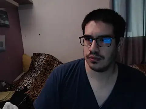 Snapshot of thealfawolf01 chatting on 07-09-26, 01:06 thealfawolf01 online show from 07-09-26, 01:06