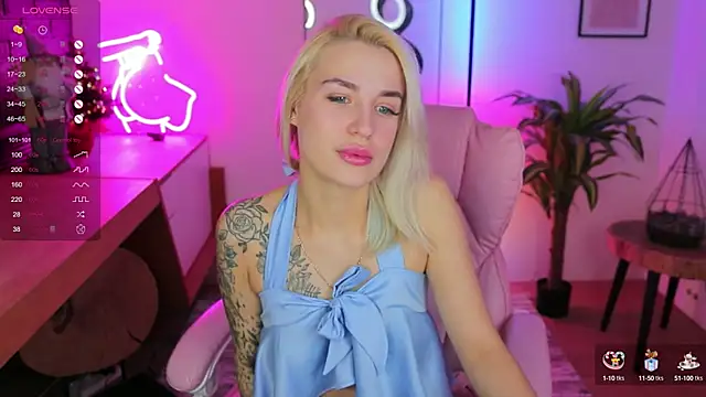 Snapshot of Crystal_Barbie chatting on 01-24-25, 02:07 Crystal Barbie online show from 01-24-25, 02:07