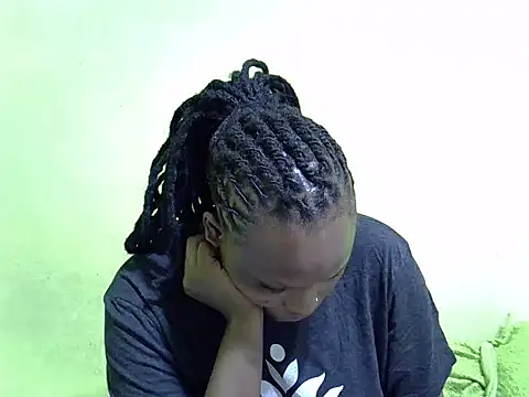 Snapshot of queendebbie chatting on 01-15-26, 05:27 queendebbie online show from 01-15-26, 05:27