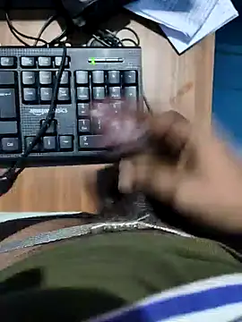 Snapshot of rajesh31tamil chatting on 12-18-24, 08:31 rajesh31tamil online show from 12-18-24, 08:31