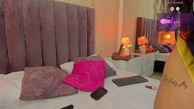 Megan Thompsonn online show from 04-13-26, 01:15