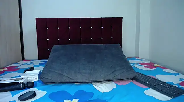 julianamorant online show from 03-10-25, 05:07