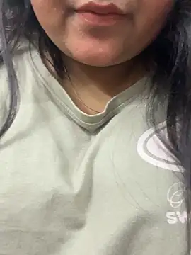 smile pretty online show from 02-12-26, 04:18