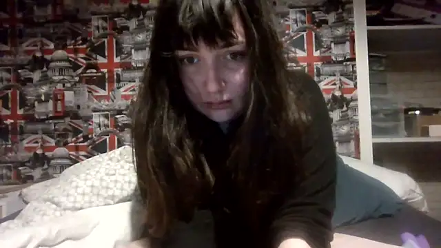 Lynylou online show from 10-28-25, 05:01