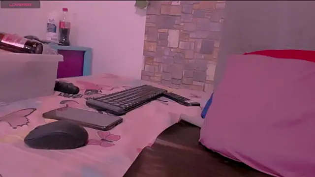 CrazyRousex online show from 12-16-25, 04:55