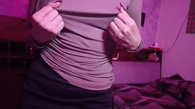 Snapshot of MidnightFlame chatting on 10-11-25, 12:39 MidnightFlame online show from 10-11-25, 12:39