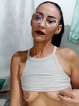 Snapshot of BarbaraMature chatting on 03-17-25, 06:21 BarbaraMature online show from 03-17-25, 06:21