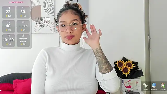 SeleneClark online show from 10-27-25, 07:37